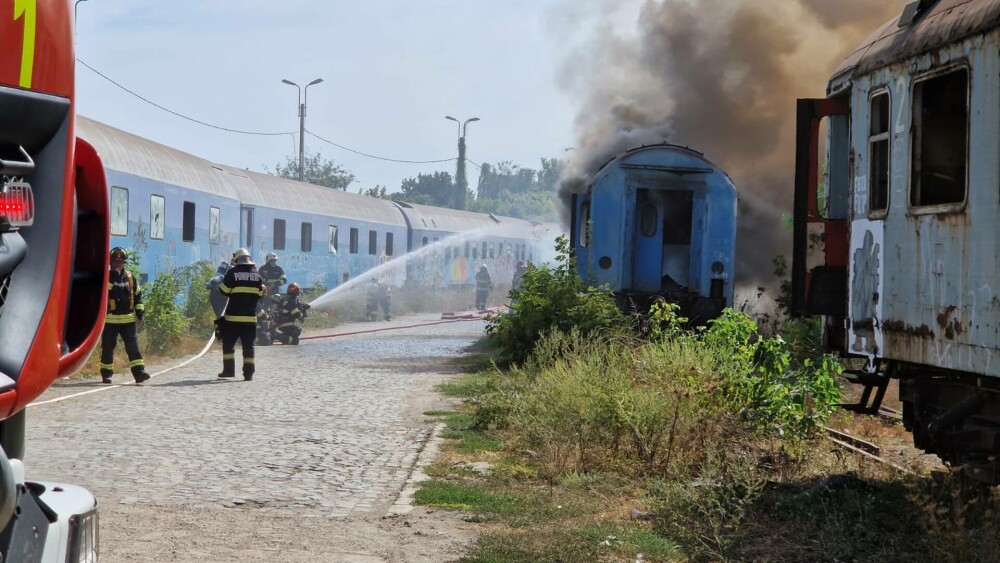 Incendiu la două vagoane dezafectate între Podul Grand şi Podul Basarab. CFR: Nu există victime - Imaginea 2