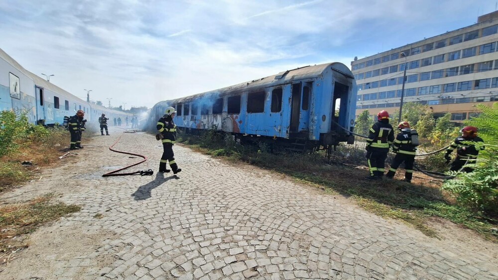 Incendiu la două vagoane dezafectate între Podul Grand şi Podul Basarab. CFR: Nu există victime - Imaginea 5