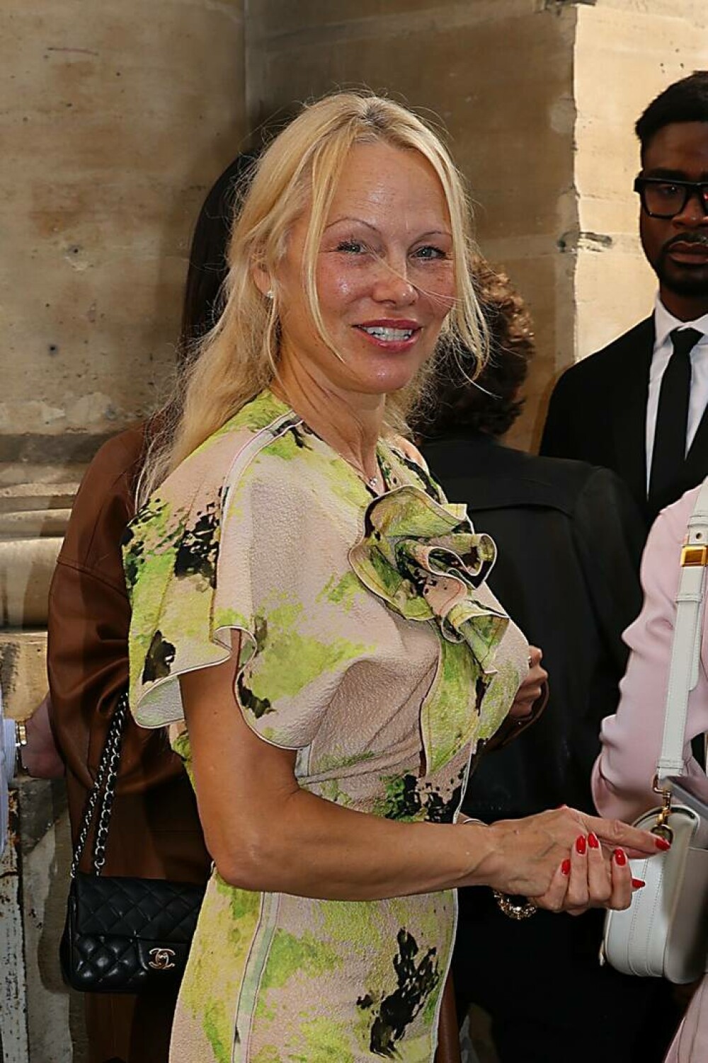 Pamela Anderson, fără machiaj la 56 de ani. Cum a apărut la Săptămâna Modei de la Paris | GALERIE FOTO - Imaginea 2