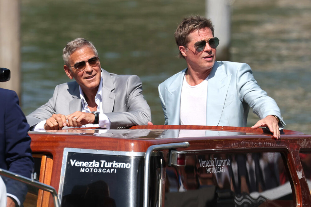 Cum și-au făcut apariția Brad Pitt şi George Clooney Festivalul de Film de la Veneţia. Cei doi își promovează noul lungmetraj - Imaginea 3