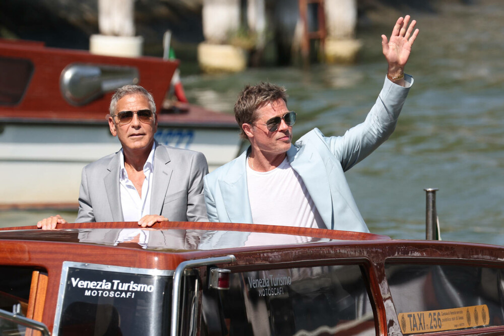 Cum și-au făcut apariția Brad Pitt şi George Clooney Festivalul de Film de la Veneţia. Cei doi își promovează noul lungmetraj - Imaginea 8