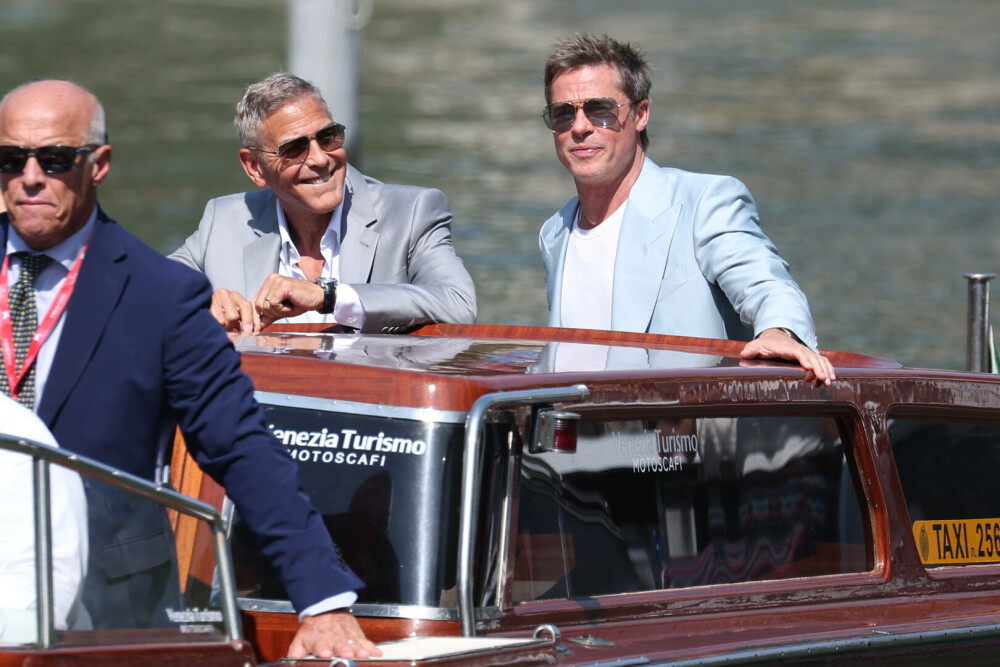 Cum și-au făcut apariția Brad Pitt şi George Clooney Festivalul de Film de la Veneţia. Cei doi își promovează noul lungmetraj - Imaginea 9