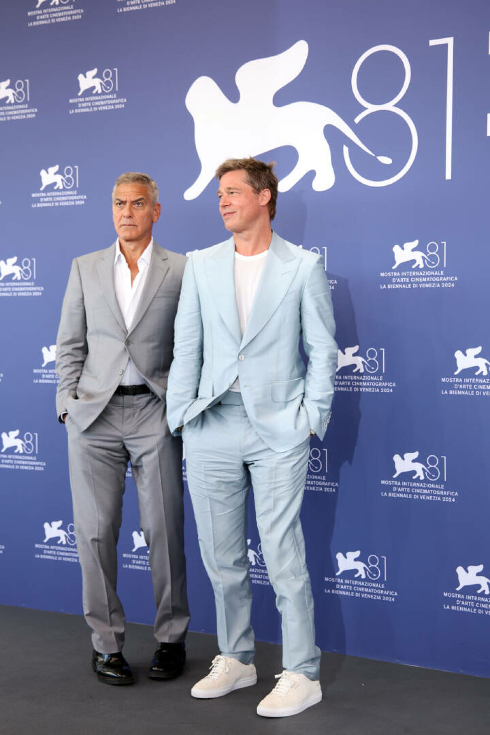 Cum și-au făcut apariția Brad Pitt şi George Clooney Festivalul de Film de la Veneţia. Cei doi își promovează noul lungmetraj - Imaginea 11