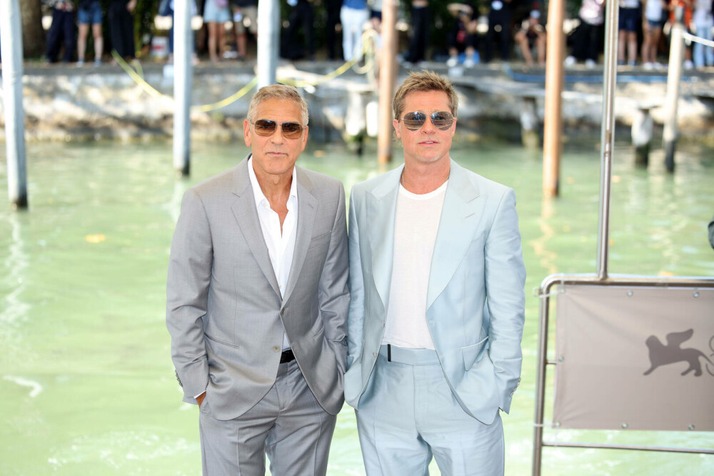 Cum și-au făcut apariția Brad Pitt şi George Clooney Festivalul de Film de la Veneţia. Cei doi își promovează noul lungmetraj - Imaginea 13