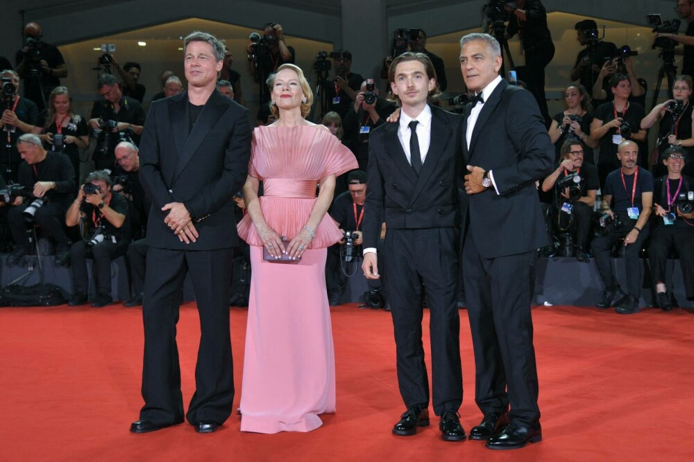 Brad Pitt şi George Clooney, apariţie spectaculoasă la Festivalul de film de la Veneția, alături de partenerele lor. FOTO - Imaginea 30