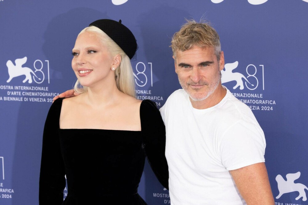 Lady Gaga și Joaquin Phoenix, primiți cu aplauze la premiera mondială a noului film „Joker” care a avut loc la Veneția - Imaginea 13