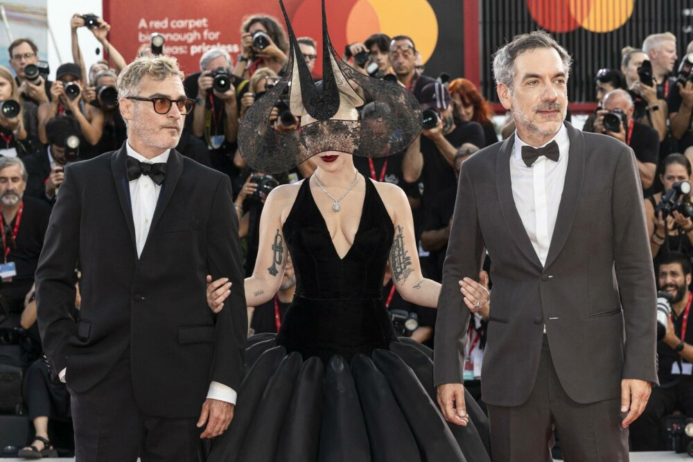 Lady Gaga și Joaquin Phoenix, primiți cu aplauze la premiera mondială a noului film „Joker” care a avut loc la Veneția - Imaginea 18