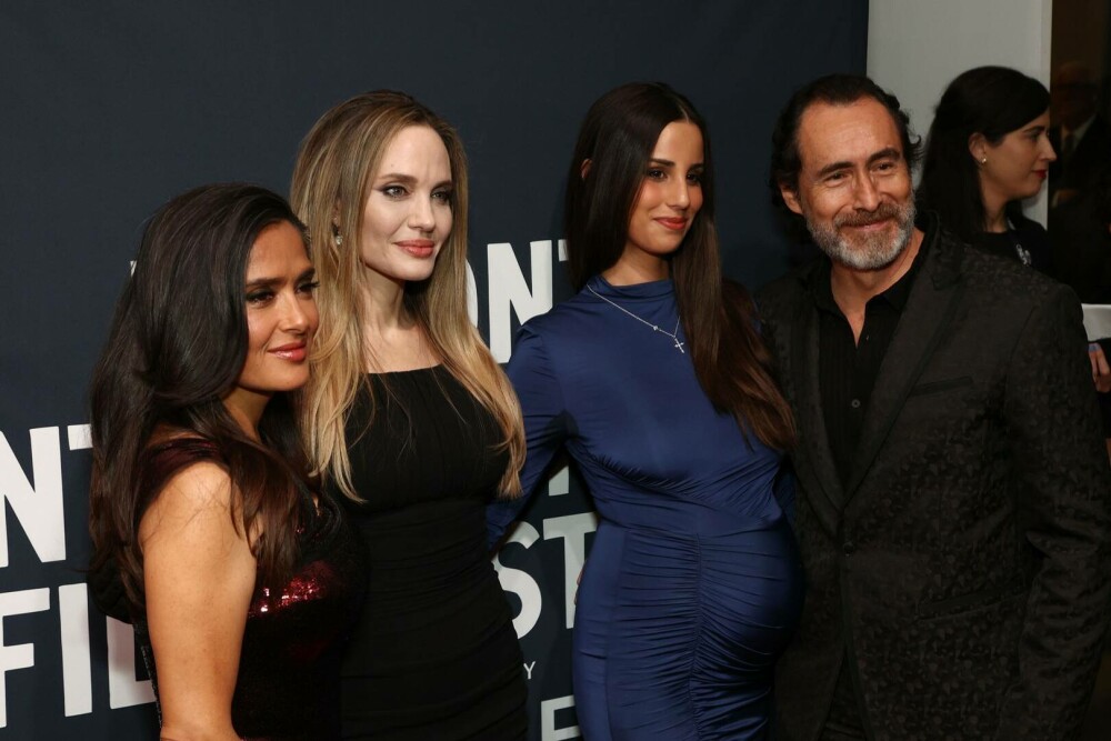 Angelina Jolie şi Salma Hayek, strălucitoare pe covorul roşu la Festivalul Internaţional de Film de la Toronto. FOTO - Imaginea 7