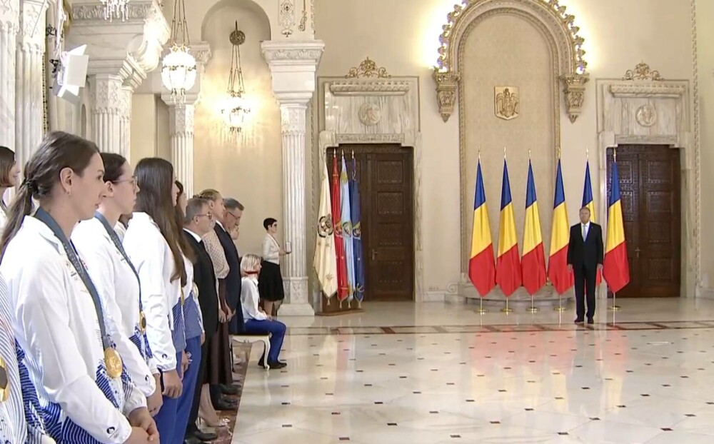 Klaus Iohannis i-a decorat pe medaliaţii olimpici şi paralimpici de la Paris. La eveniment a fost prezentă şi Nadia Comăneci - Imaginea 6