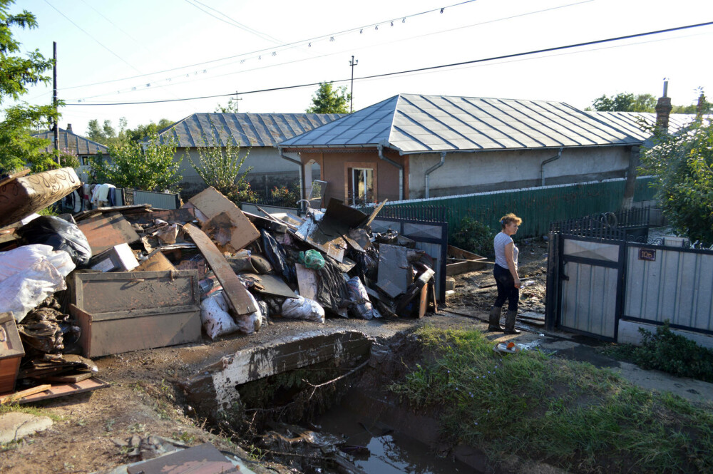 Patru mii de locuinţe din judeţul Galaţi au fost afectate de inundaţii. 900 au fost distruse aproape în totalitate - Imaginea 7