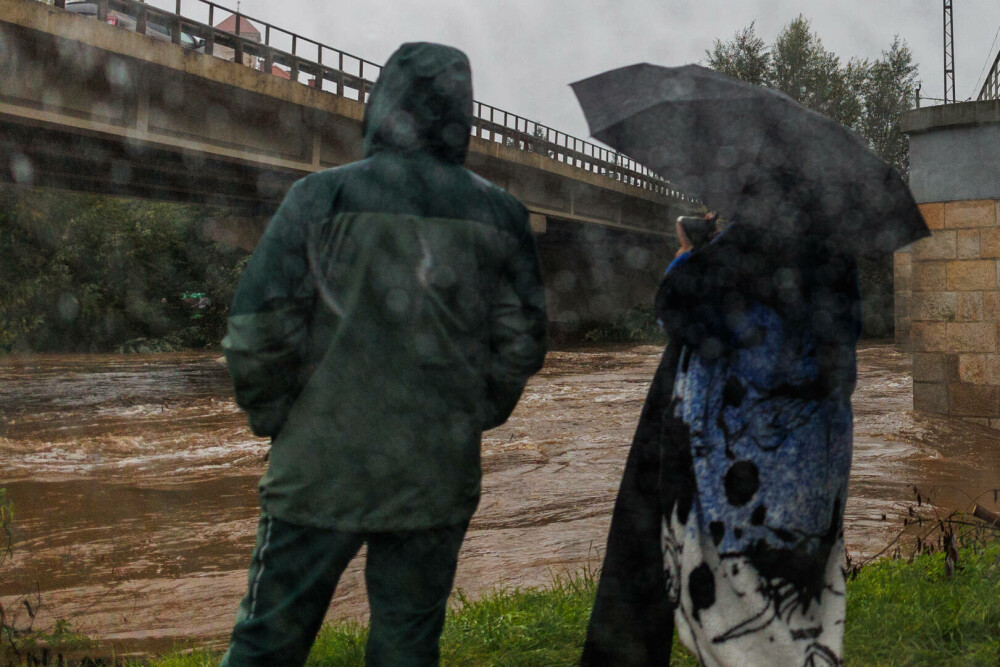 Potopul a făcut prăpăd din România până în Polonia. Cel puţin 22 de persoane ucise. Noi zone trebuie evacuate - Imaginea 16