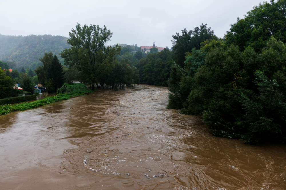 Potopul a făcut prăpăd din România până în Polonia. Cel puţin 22 de persoane ucise. Noi zone trebuie evacuate - Imaginea 17