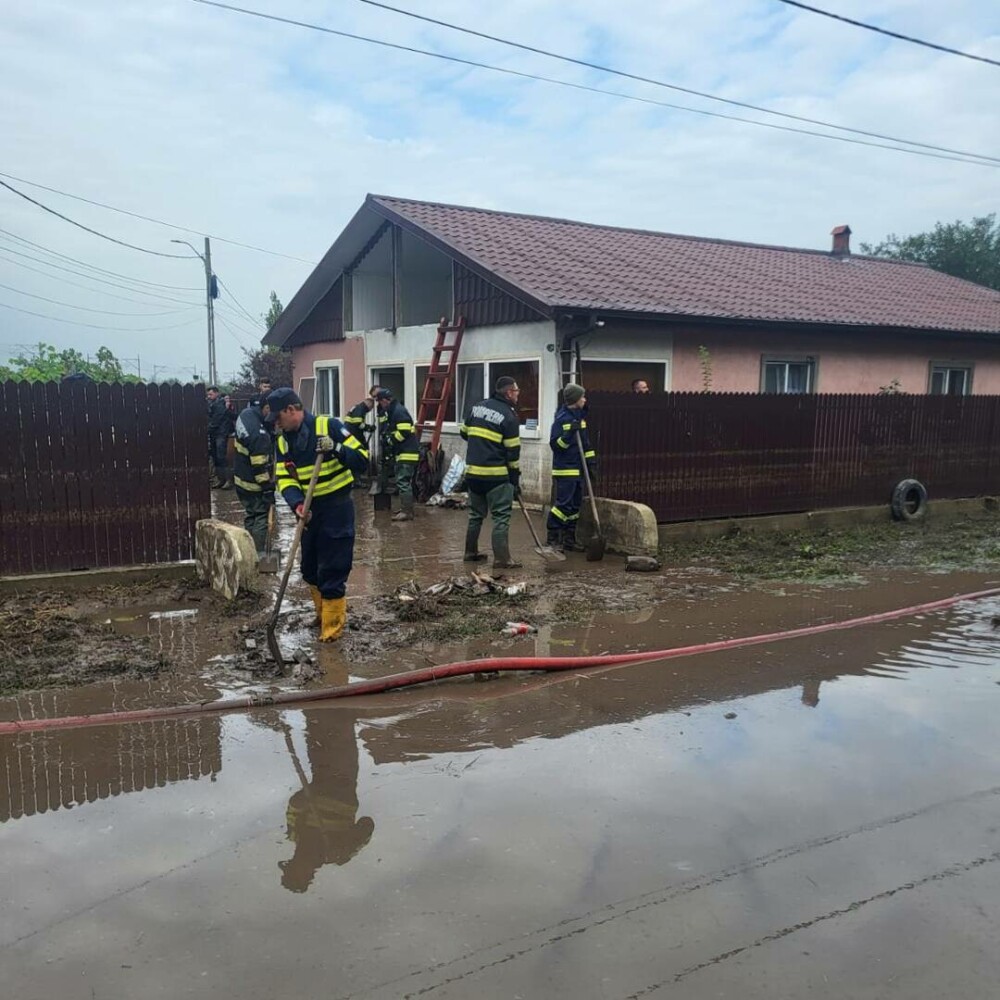 Patru mii de locuinţe din judeţul Galaţi au fost afectate de inundaţii. 900 au fost distruse aproape în totalitate - Imaginea 1