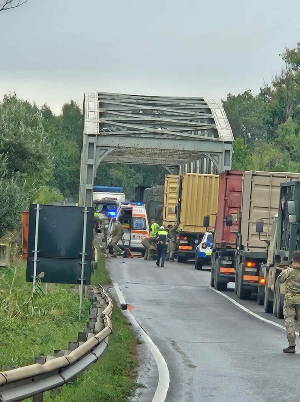 Două vehicule militare s-au ciocnit pe o șosea din Brăila. Doi militari belgieni au fost răniți - Imaginea 3