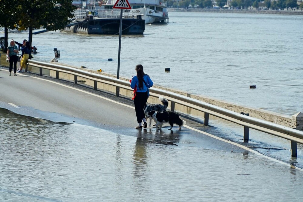 Cum arată Budapesta după ce a fost inundată de Dunăre. Imagini dramatice din capitala Ungariei. GALERIE FOTO - Imaginea 3