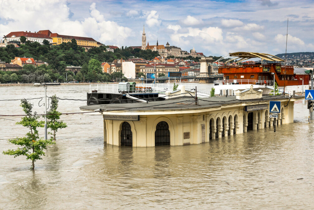 Cum arată Budapesta după ce a fost inundată de Dunăre. Imagini dramatice din capitala Ungariei. GALERIE FOTO - Imaginea 7