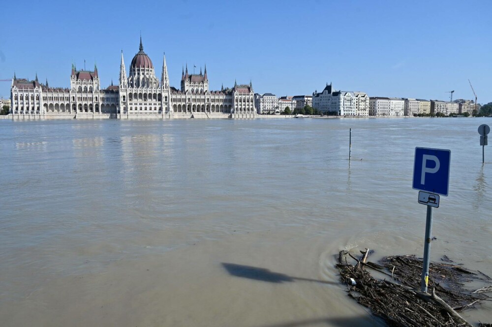 Cum arată Budapesta după ce a fost inundată de Dunăre. Imagini dramatice din capitala Ungariei. GALERIE FOTO - Imaginea 10