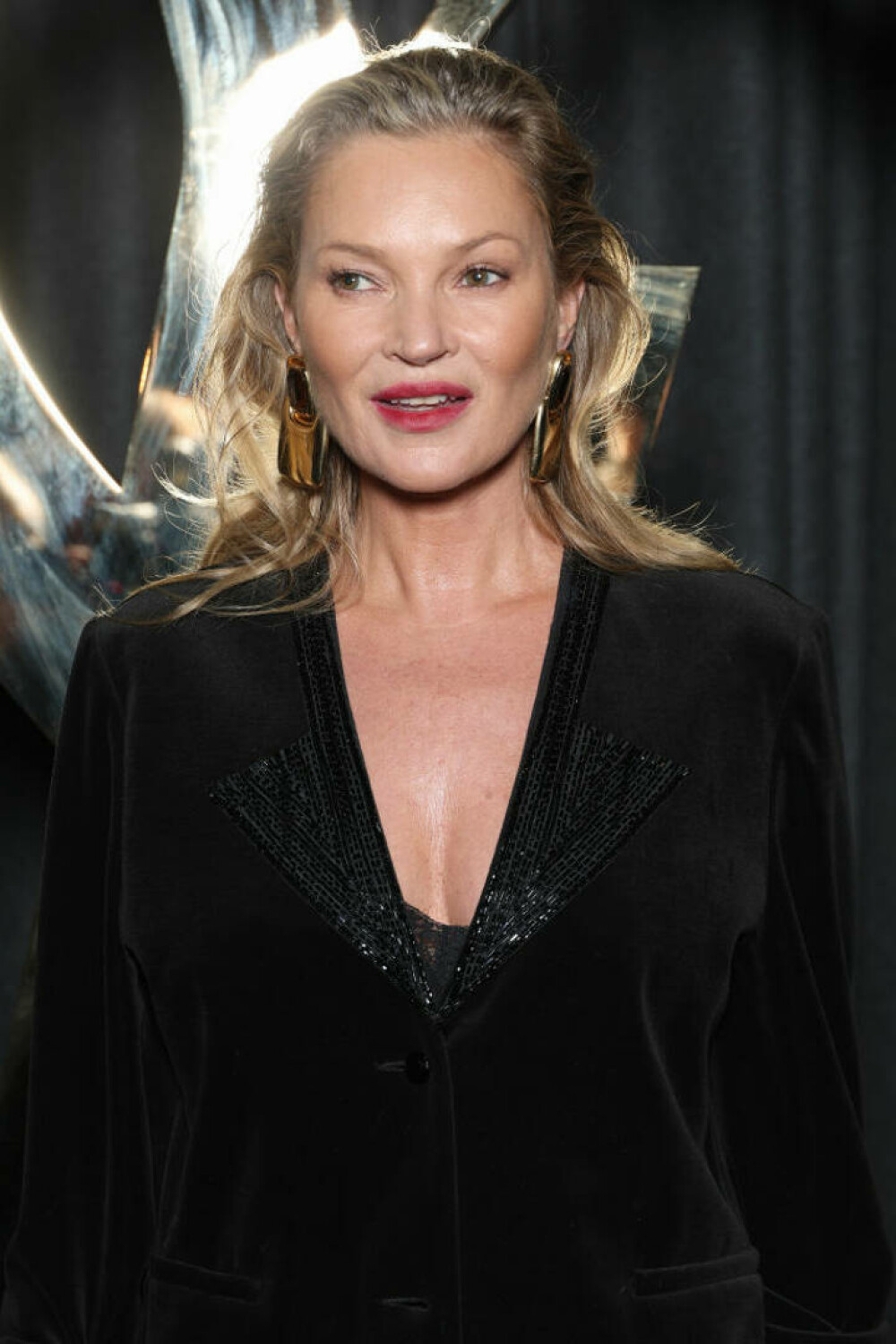 Modelul Kate Moss, provocatoare pe străzile din Paris. Cum a fost surprinsă de paparazzi ieșind dintr-un hotel. FOTO - Imaginea 12