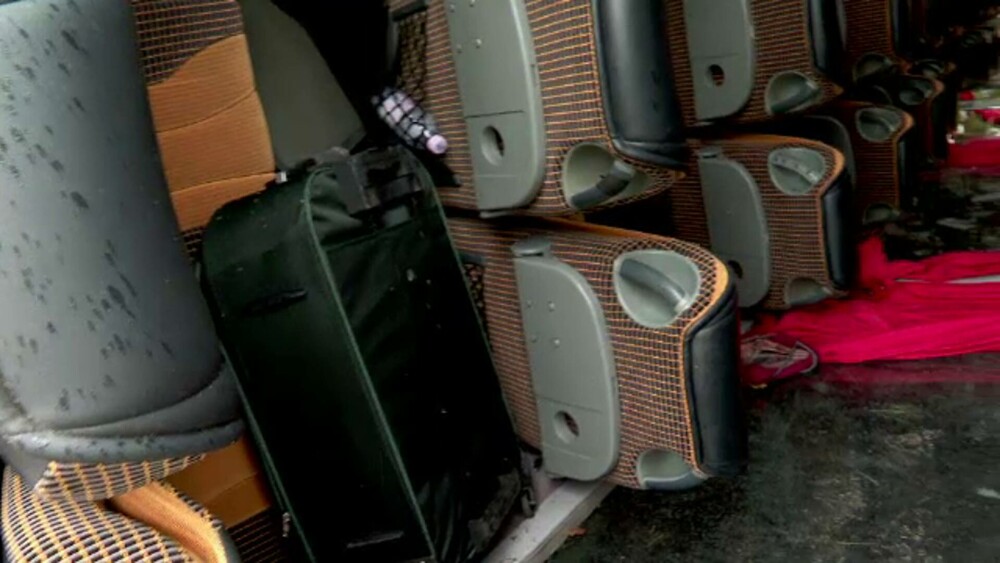 Un om a murit și 9 au fost răniți în accidentul de autocar din Cluj. Cauza ar fi neadaptarea vitezei la condițiile de drum - Imaginea 5