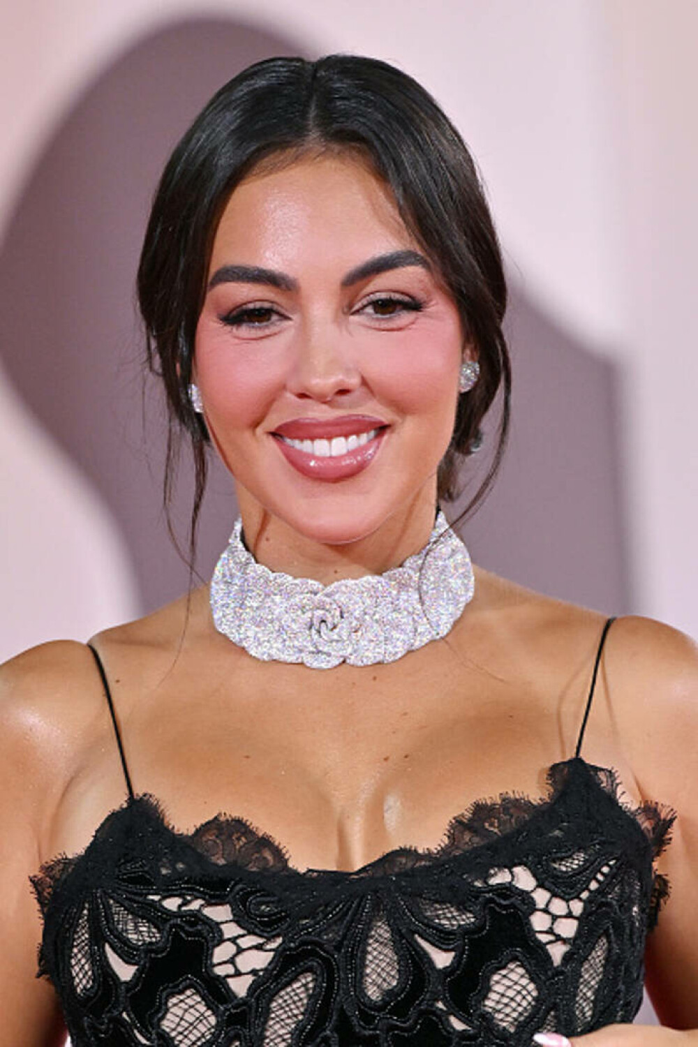 Georgina Rodriguez a atras toate privirile la Veneția. Logodnica lui Ronaldo și-a afișat inelul de 3 milioane de dolari. FOTO - Imaginea 25