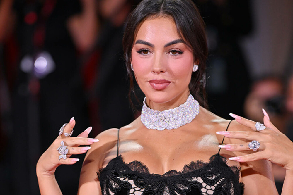 Georgina Rodriguez a atras toate privirile la Veneția. Logodnica lui Ronaldo și-a afișat inelul de 3 milioane de dolari. FOTO - Imaginea 29