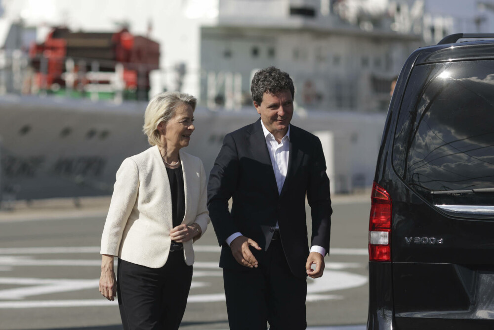 Ursula von der Leyen, în România. Șefa UE, mesaj ferm la baza Mihail Kogălniceanu: „Dragă Nicușor, sunteți puternici” - Imaginea 6