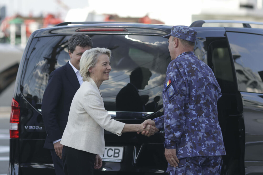 Ursula von der Leyen, în România. Șefa UE, mesaj ferm la baza Mihail Kogălniceanu: „Dragă Nicușor, sunteți puternici” - Imaginea 7