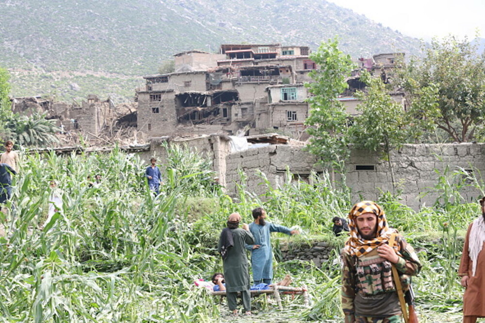 Într-un sat din Afganistan, cutremurul devastator nu a cruţat nicio familie. Sute de morţi şi mii de răniţi. GALERIE FOTO - Imaginea 3