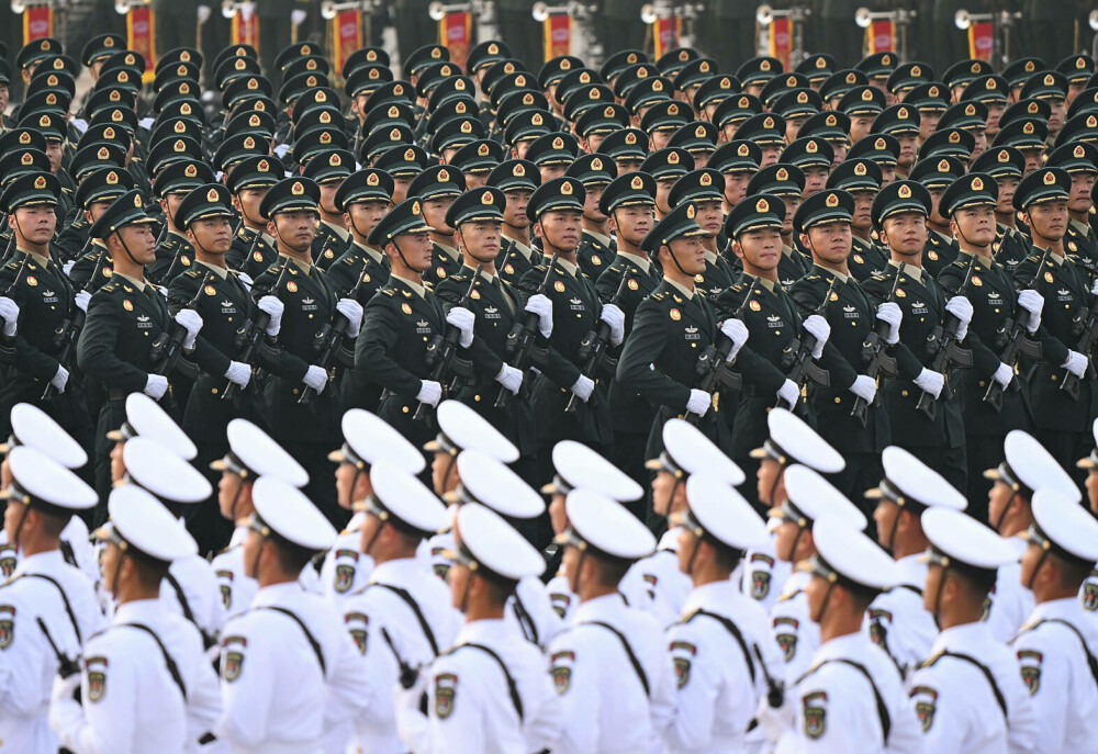 Xi Jinping, la uriașa paradă de la Beijing: ”China este de neoprit”. Liderul chinez, flancat de Putin și Kim Jong Un - Imaginea 2