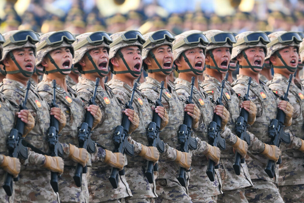 Xi Jinping, la uriașa paradă de la Beijing: ”China este de neoprit”. Liderul chinez, flancat de Putin și Kim Jong Un - Imaginea 3