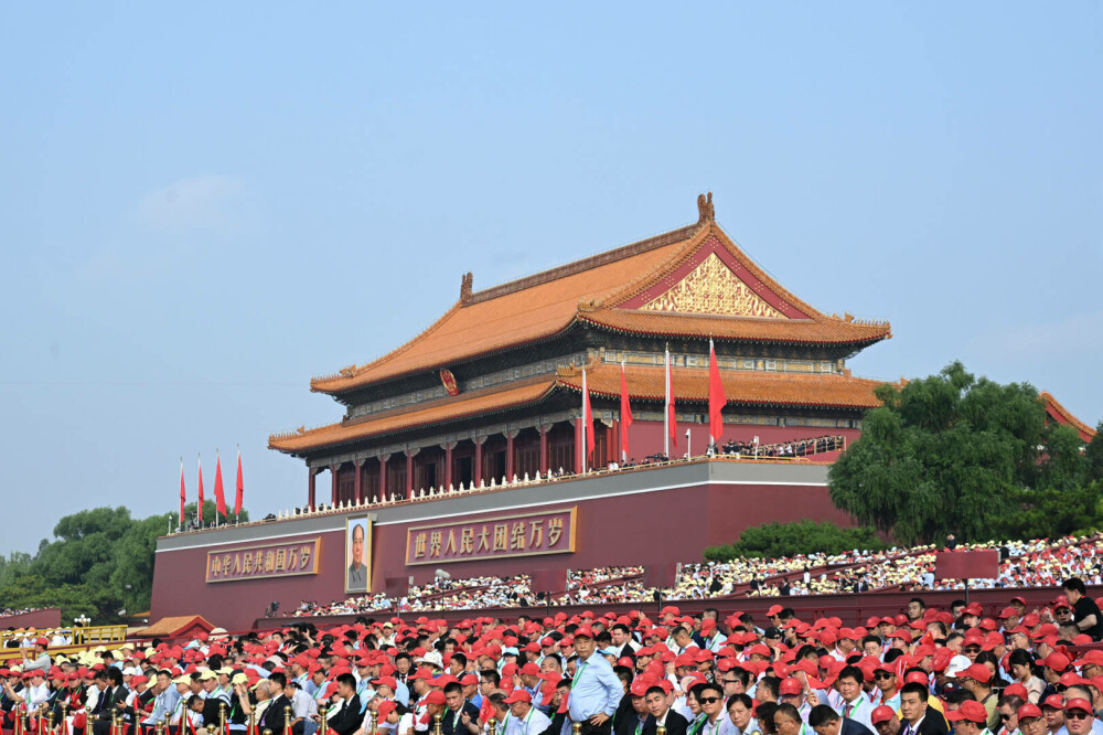 Xi Jinping, la uriașa paradă de la Beijing: ”China este de neoprit”. Liderul chinez, flancat de Putin și Kim Jong Un - Imaginea 9