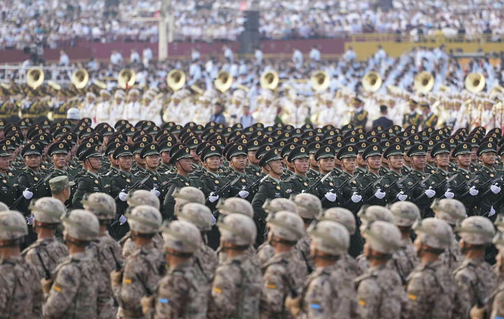 Xi Jinping, la uriașa paradă de la Beijing: ”China este de neoprit”. Liderul chinez, flancat de Putin și Kim Jong Un - Imaginea 11