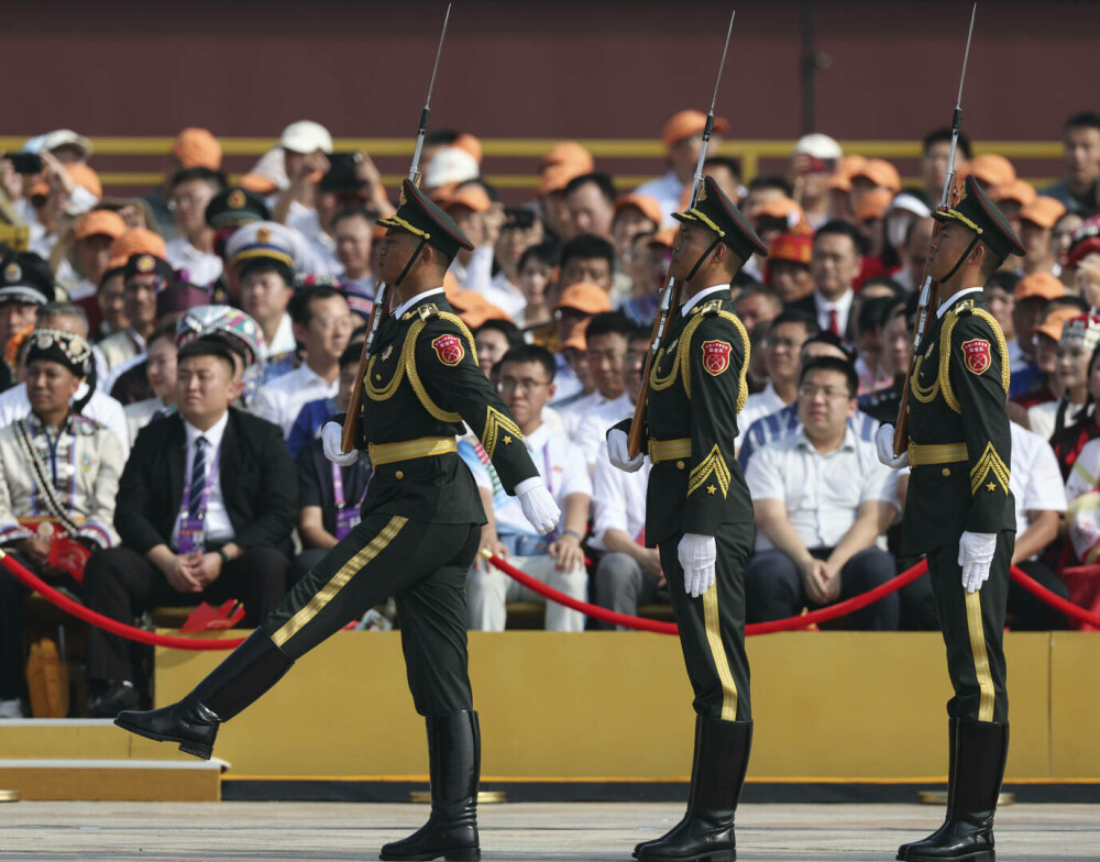 Xi Jinping, la uriașa paradă de la Beijing: ”China este de neoprit”. Liderul chinez, flancat de Putin și Kim Jong Un - Imaginea 16