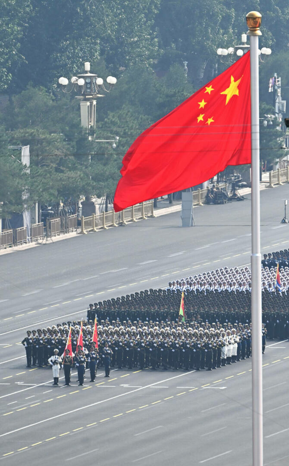 Xi Jinping, la uriașa paradă de la Beijing: ”China este de neoprit”. Liderul chinez, flancat de Putin și Kim Jong Un - Imaginea 17