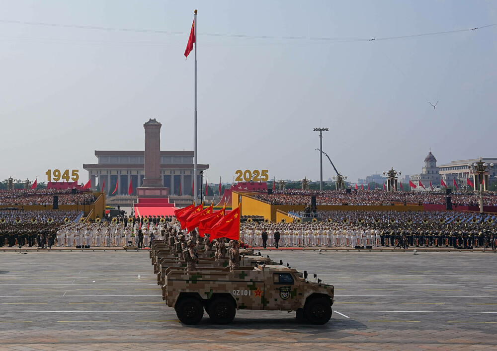 Xi Jinping, la uriașa paradă de la Beijing: ”China este de neoprit”. Liderul chinez, flancat de Putin și Kim Jong Un - Imaginea 31