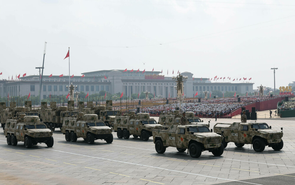 Xi Jinping, la uriașa paradă de la Beijing: ”China este de neoprit”. Liderul chinez, flancat de Putin și Kim Jong Un - Imaginea 42