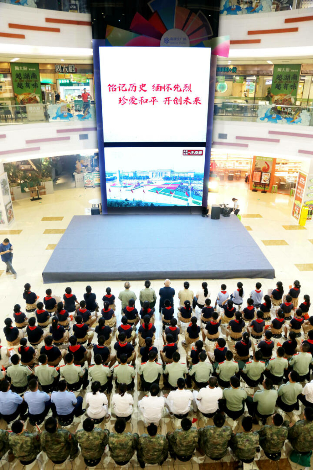 Xi Jinping, la uriașa paradă de la Beijing: ”China este de neoprit”. Liderul chinez, flancat de Putin și Kim Jong Un - Imaginea 50