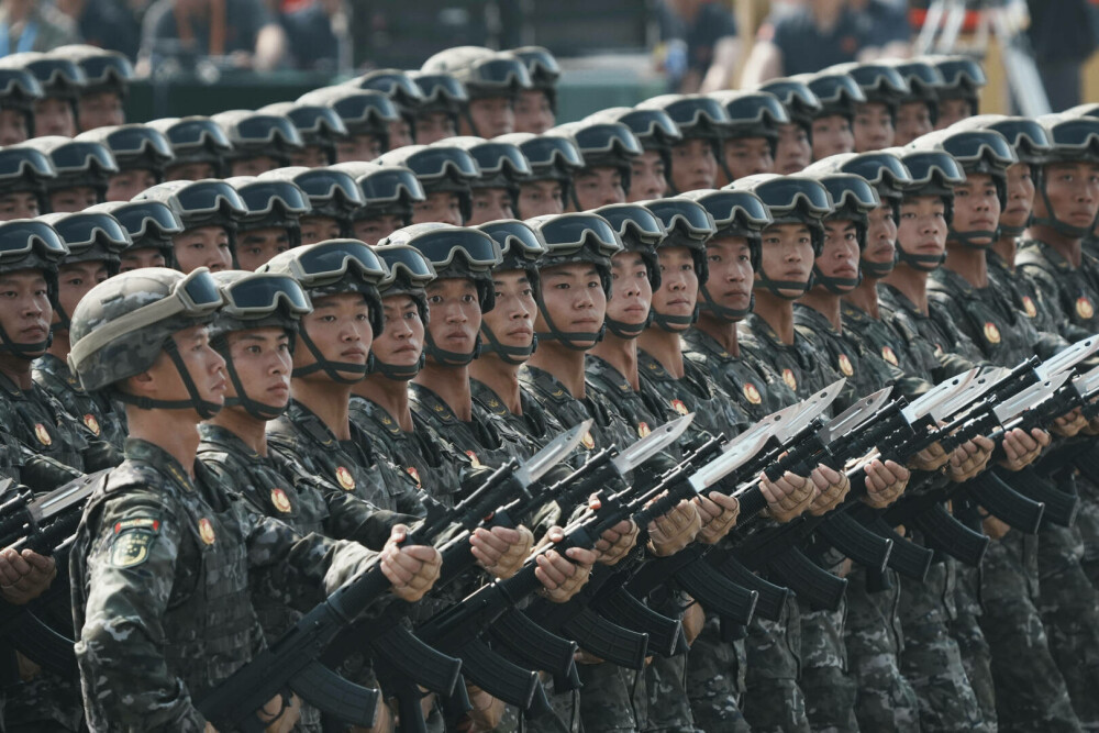 Xi Jinping, la uriașa paradă de la Beijing: ”China este de neoprit”. Liderul chinez, flancat de Putin și Kim Jong Un - Imaginea 51