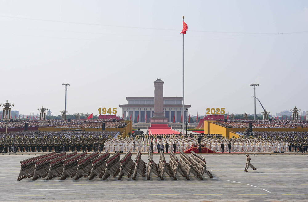 Xi Jinping, la uriașa paradă de la Beijing: ”China este de neoprit”. Liderul chinez, flancat de Putin și Kim Jong Un - Imaginea 66