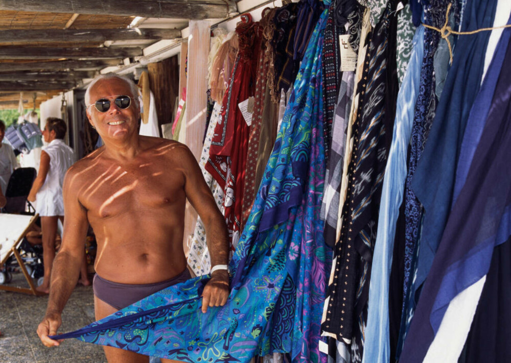 Cine a fost Giorgio Armani. Viața legendarului creator de modă Italian, în imagini | FOTO - Imaginea 10