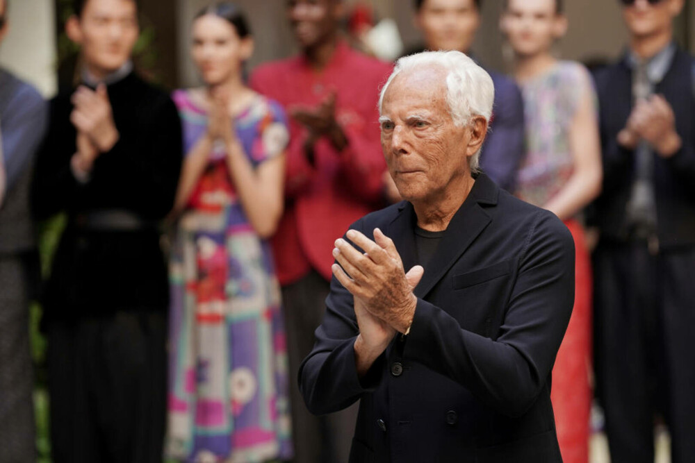 Cine a fost Giorgio Armani. Viața legendarului creator de modă Italian, în imagini | FOTO - Imaginea 14