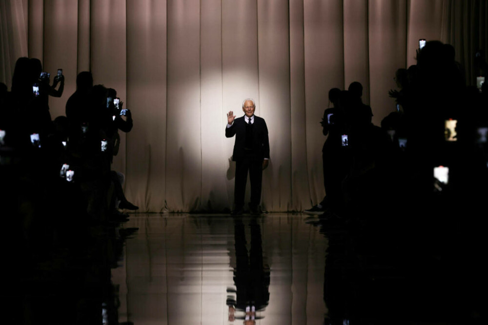 Cine a fost Giorgio Armani. Viața legendarului creator de modă Italian, în imagini | FOTO - Imaginea 21