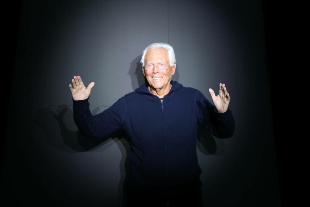 Cine a fost Giorgio Armani. Viața legendarului creator de modă Italian, în imagini | FOTO - Imaginea 24