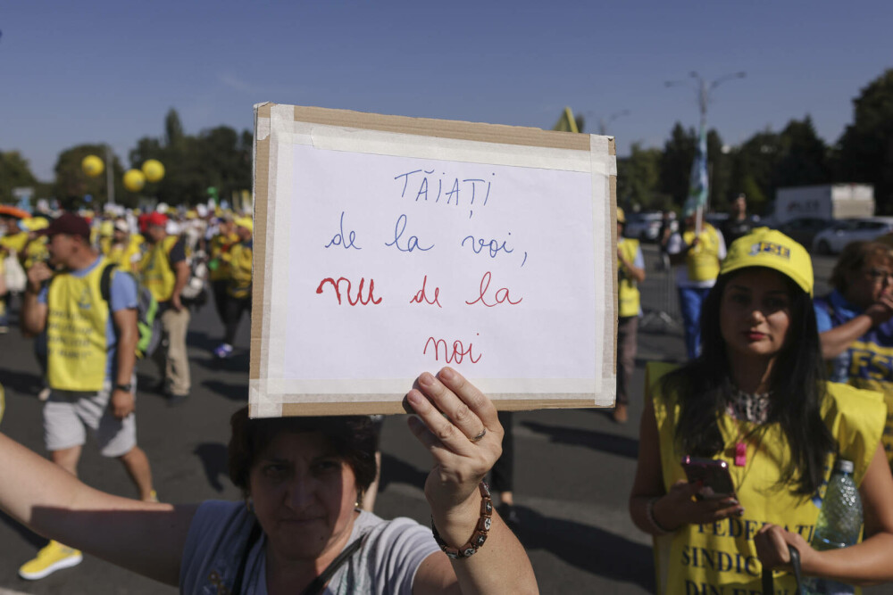 Profesorii au protestat în prima zi de școală. Mii de dascăli din toată țara au mers la Cotroceni - Imaginea 3