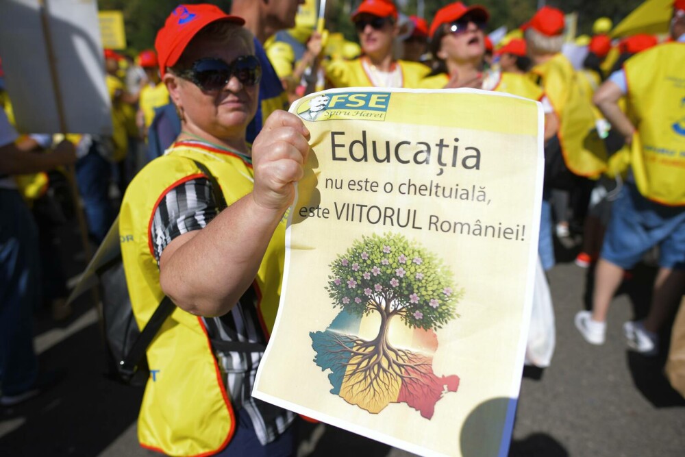 Profesorii au protestat în prima zi de școală. Mii de dascăli din toată țara au mers la Cotroceni - Imaginea 8
