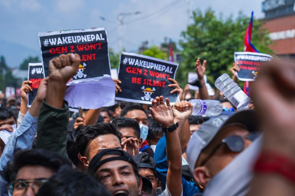 Cel puțin 19 morți în timpul protestelor „Gen-Z” din Nepal, izbucnite după blocarea rețelelor sociale. Peste 100 de răniți - Imaginea 3