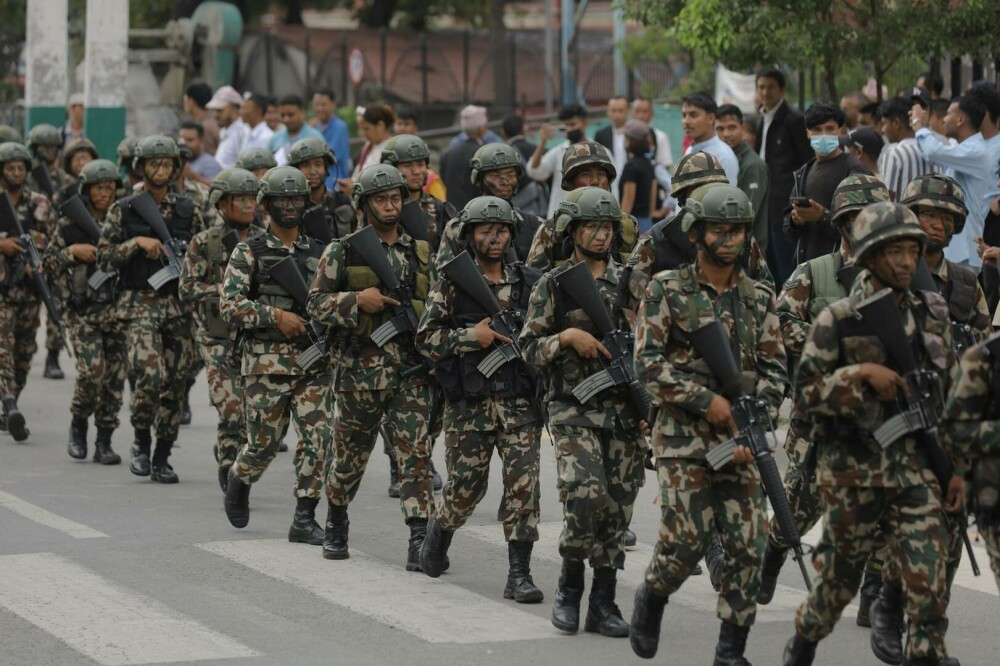 Cel puțin 19 morți în timpul protestelor „Gen-Z” din Nepal, izbucnite după blocarea rețelelor sociale. Peste 100 de răniți - Imaginea 7