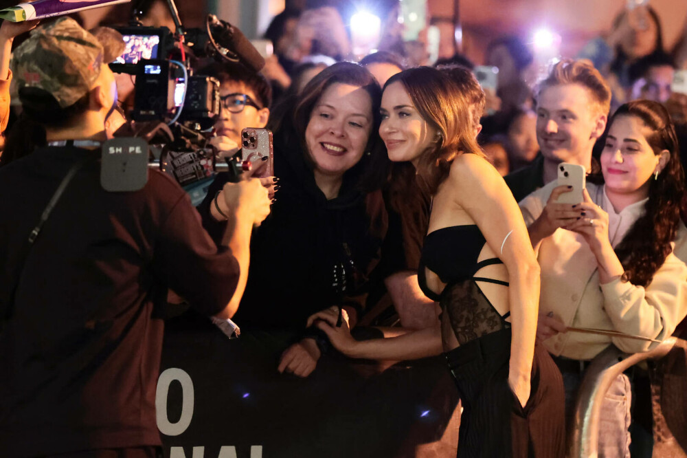 Emily Blunt, apariție îndrăzneață la premiera filmului „The Smashing Machine”. Ce ținută a purtat actrița - Galerie Foto - Imaginea 2