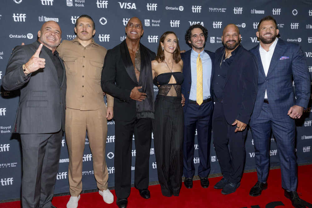 Emily Blunt, apariție îndrăzneață la premiera filmului „The Smashing Machine”. Ce ținută a purtat actrița - Galerie Foto - Imaginea 15