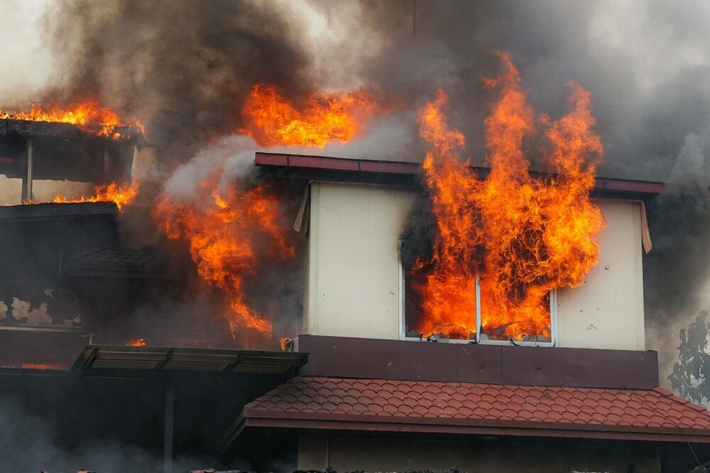 Violențele din Nepal escaladează. Clădirea Parlamentului, incendiată de protestatari. Bilanțul morților se ridică la peste 20 - Imaginea 3
